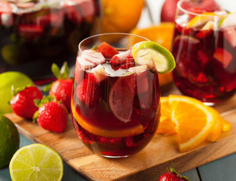 verfrissend recept van spaanse sangria met vers fruit voor 6 personen