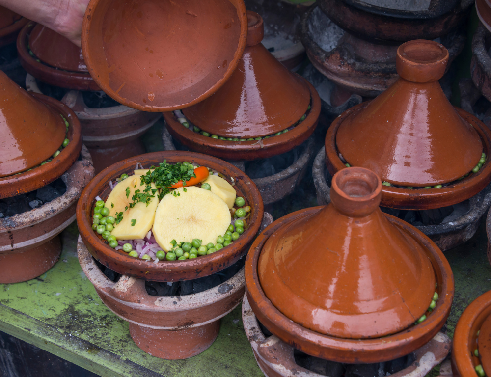 De geschiedenis en magies van tajine, hoe het werkt en wat de recepten zijn