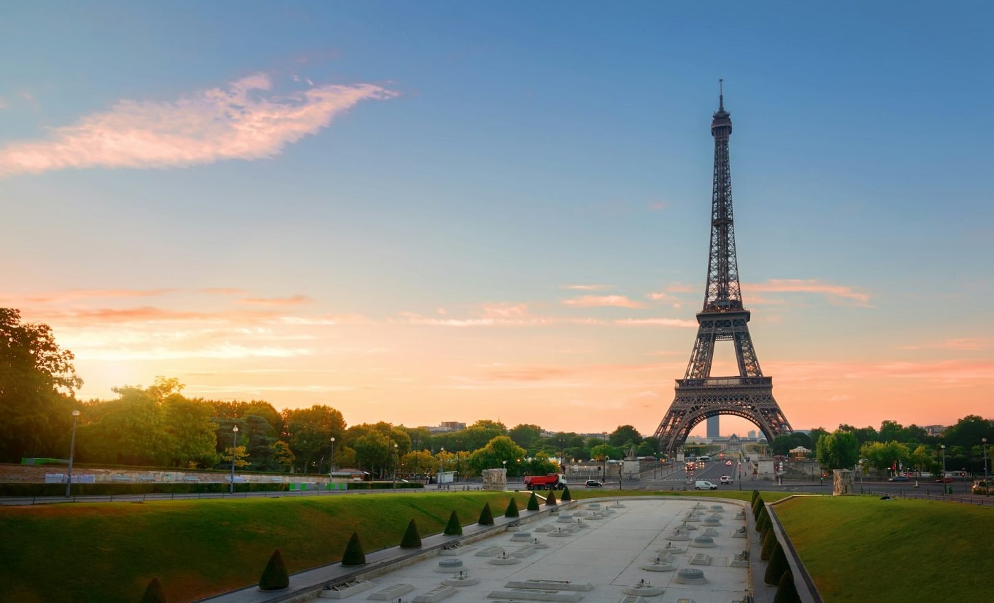 Eiffel Tower and fountains